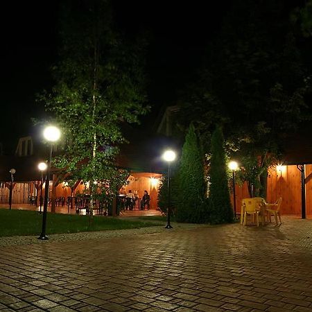 Hotel Tenishouse Marki  Bagian luar foto