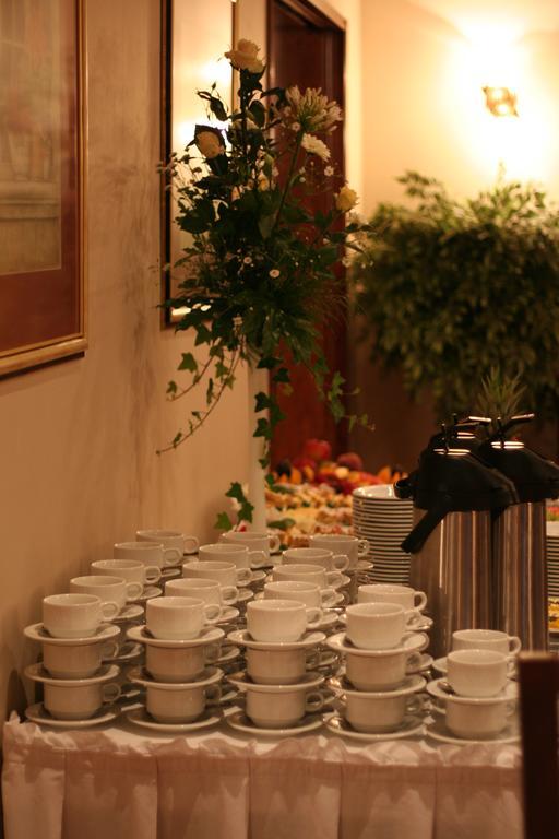 Hotel Tenishouse Marki  Bagian luar foto