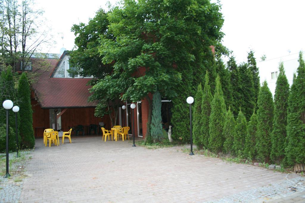 Hotel Tenishouse Marki  Bagian luar foto