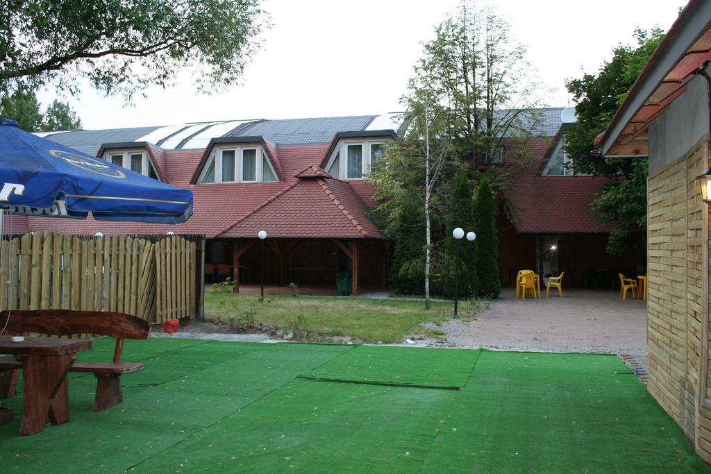 Hotel Tenishouse Marki  Bagian luar foto