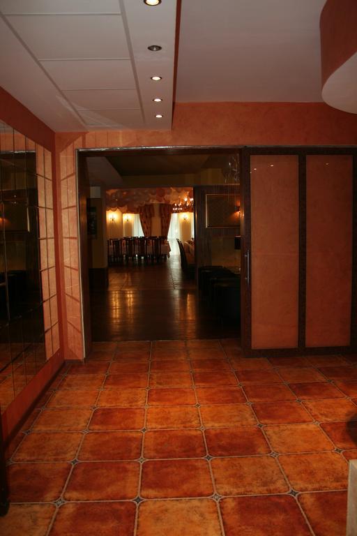 Hotel Tenishouse Marki  Bagian luar foto