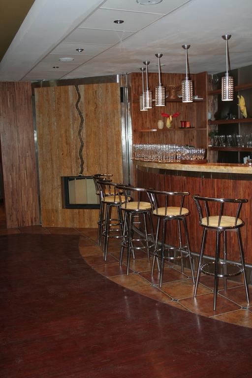 Hotel Tenishouse Marki  Bagian luar foto