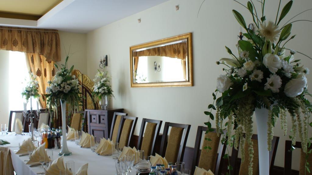 Hotel Tenishouse Marki  Bagian luar foto