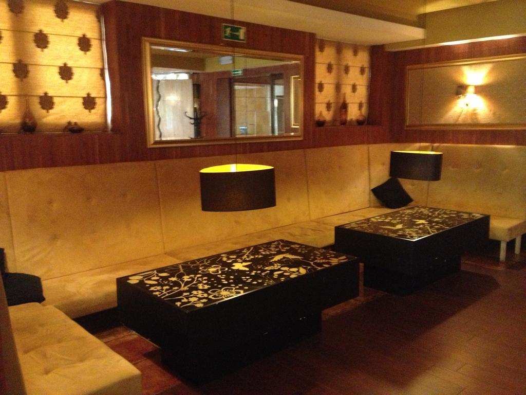 Hotel Tenishouse Marki  Bagian luar foto