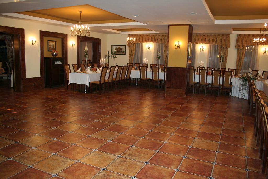 Hotel Tenishouse Marki  Bagian luar foto