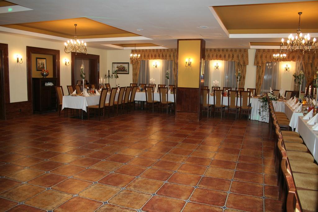 Hotel Tenishouse Marki  Bagian luar foto