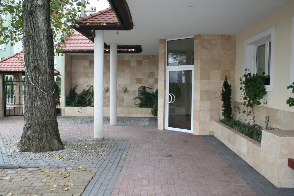 Hotel Tenishouse Marki  Bagian luar foto