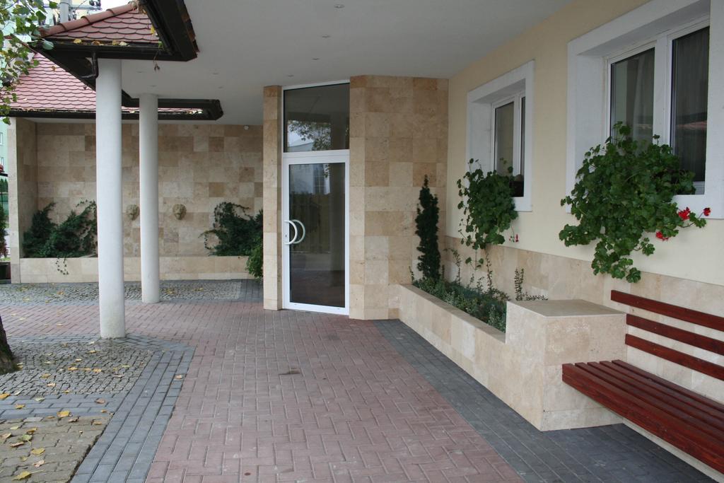 Hotel Tenishouse Marki  Bagian luar foto