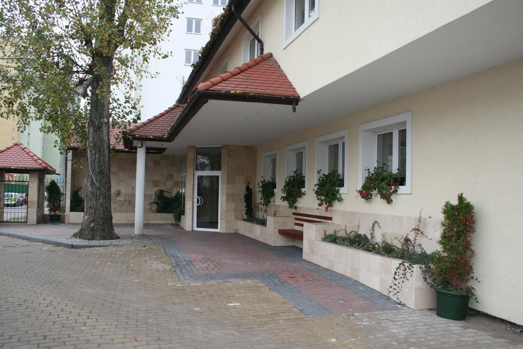 Hotel Tenishouse Marki  Bagian luar foto