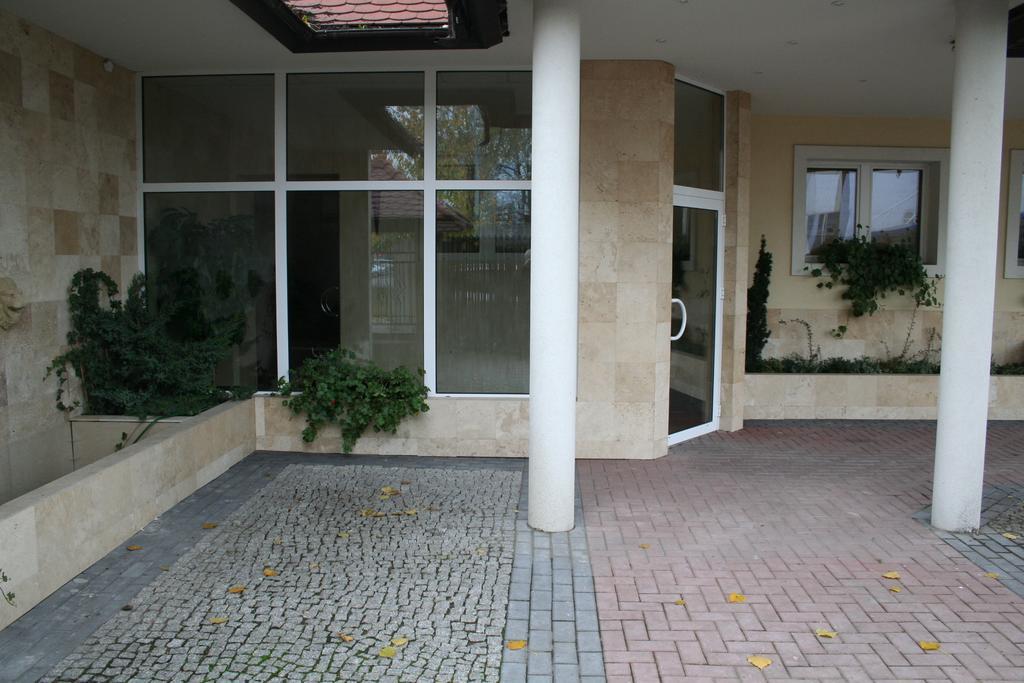 Hotel Tenishouse Marki  Bagian luar foto