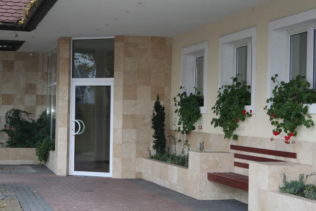 Hotel Tenishouse Marki  Bagian luar foto