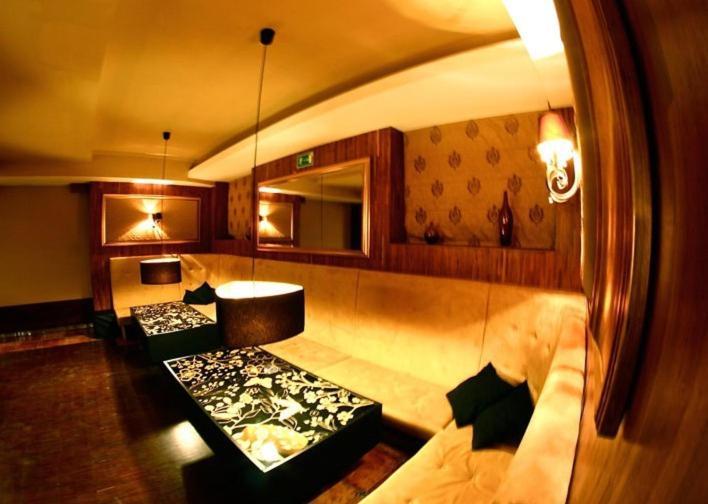 Hotel Tenishouse Marki  Bagian luar foto