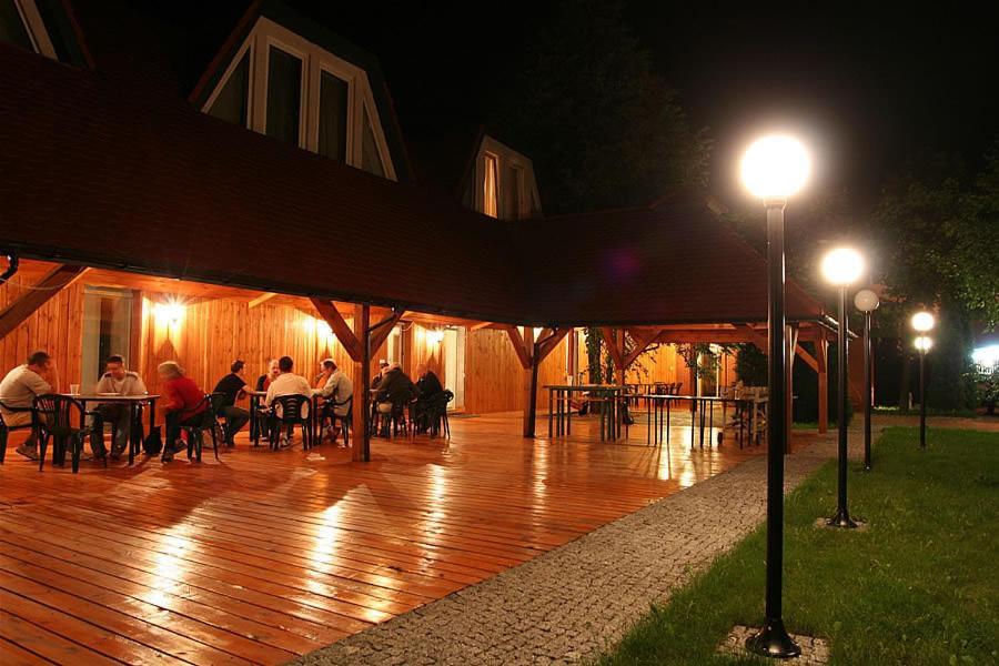 Hotel Tenishouse Marki  Bagian luar foto