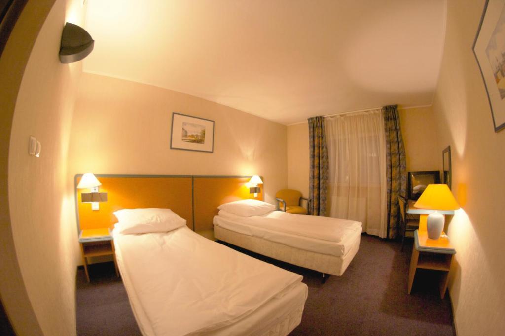 Hotel Tenishouse Marki  Ruang foto