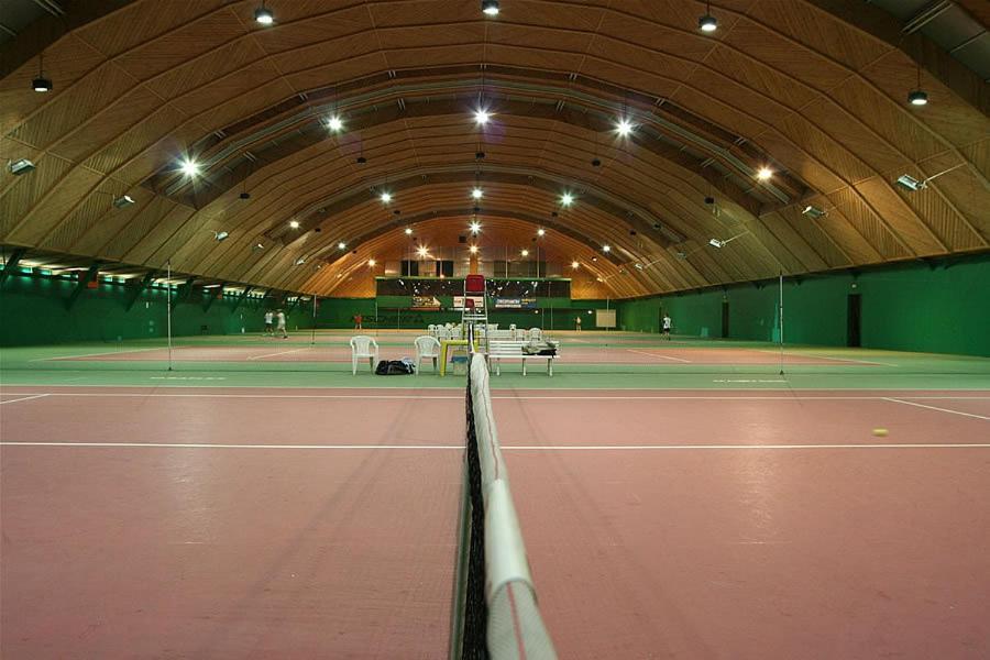 Hotel Tenishouse Marki  Bagian luar foto