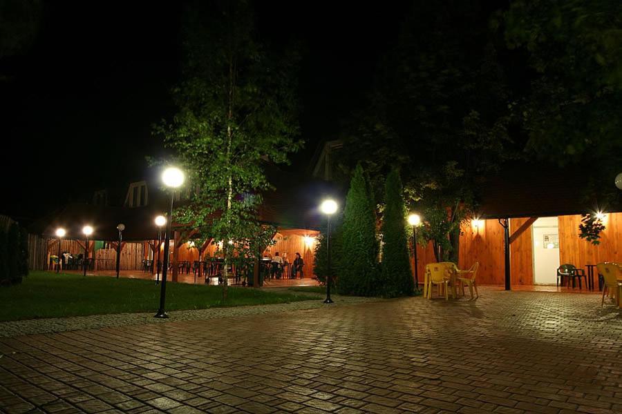 Hotel Tenishouse Marki  Bagian luar foto